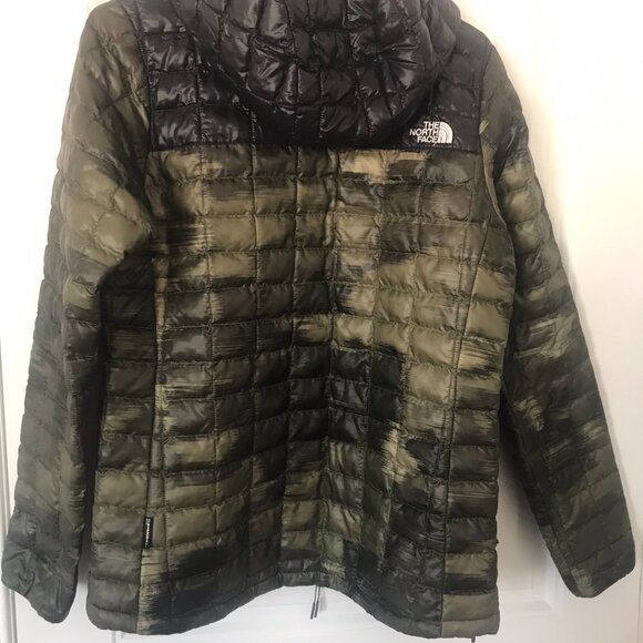 North Face Puffer Jacket - Picture 4 of 4